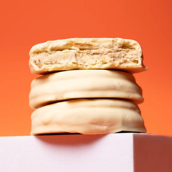 Alfajor de Chocolate Blanco con Mantequilla de Mani